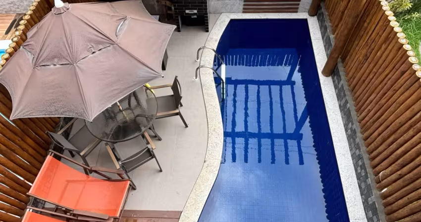 Duplex com 3 quartos, churrasqueira e piscina privativa