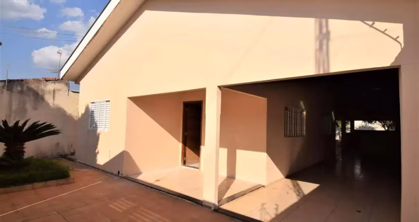 Casa com 3 quartos, 1 suite, 3 vagas na garagem e quintal. a venda em birigui sp