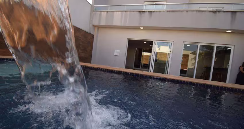 4 suítes, sendo 3 em cima com uma sala intima + 1 suite em baixo