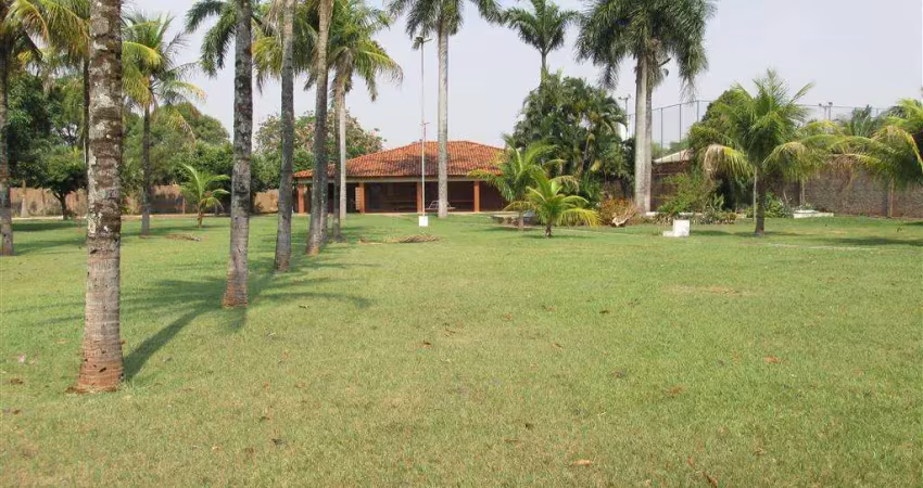 Casa com piscina em terreno de 5.250 m² em birigui sp