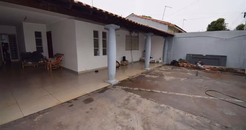 Casa com 3 quartos à venda no Centro, Birigui 