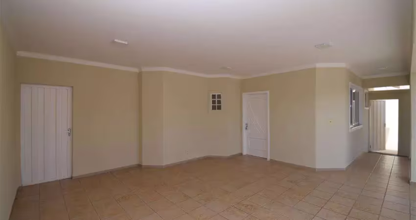Casa com 3 quartos para alugar no Centro, Birigui 