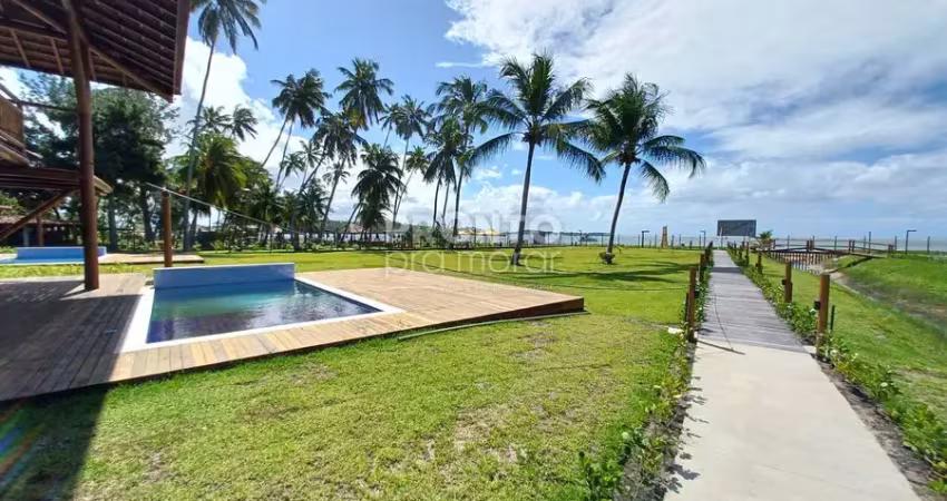 Excelente flat localizado em resort beira mar, no melhor trecho da praia dos carneiros, próximo a igrejinha.