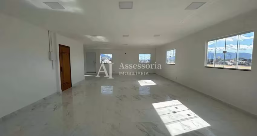 Casa comercial com 1 sala para alugar na Rua dos Miosótis, Vila Valqueire, Rio de Janeiro