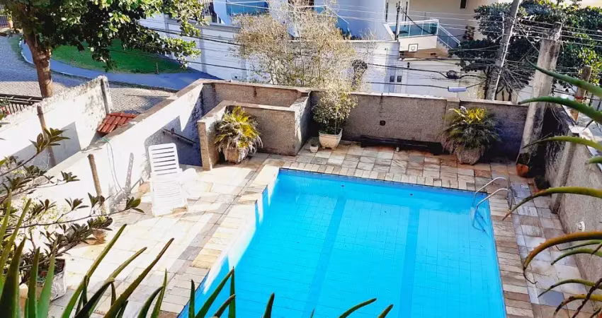 Maravilhosa casa à venda na ilha do governado , a poucos minutos caminhando do shoppin ilha plaza.  situada em uma das áreas mais valorizadas do bairro.