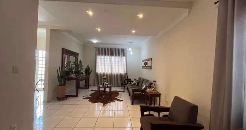 Casa com 3 quartos à venda na Rua Presidente Jânio Quadros, 300, Centro Sul, Várzea Grande