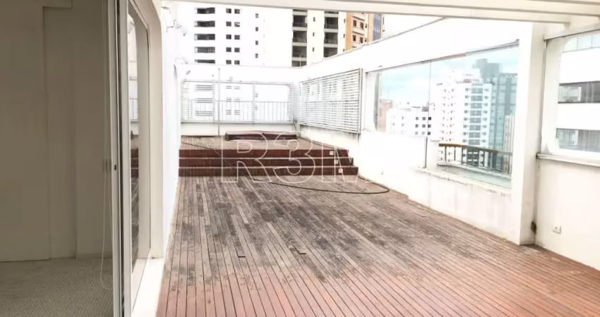 Cobertura duplex no campo belo com 600 m² a.u. sendo 4 dormitórios (2 suítes) e 4 vagas de garagem.