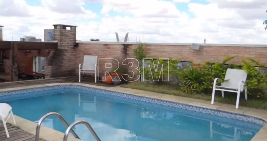 Cobertura duplex no real parque com 551 m² a.u. sendo: 4 dormitórios, 2 suítes e 6 vagas de garagem.