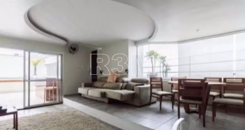 Cobertura duplex no morumbi com 370 m² a.u. sendo 5 dormitórios (3 suítes) e 4 vagas de garagem.