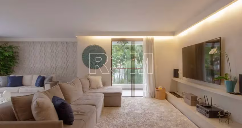 Apartamento no real parque com 232m² sendo: 4 dormitórios (2 suítes) e 3 vagas de garagem.