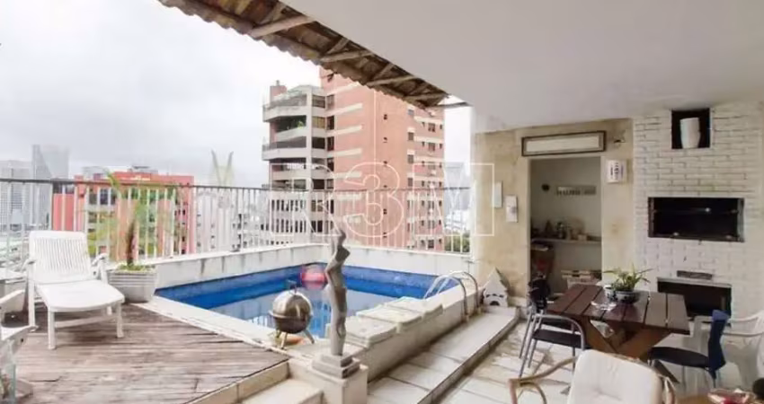 Cobertura triplex no real parque com 367 m² a.u. sendo: 4 suítes e 3 vagas de garagem.