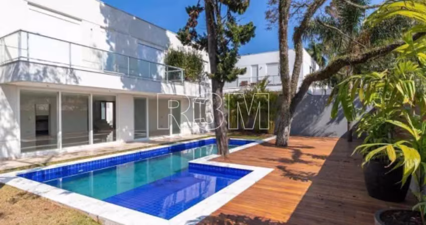 Casa em condomínio no campo belo com 787 m² sendo: 4 dormitórios (4 suítes) e 8 vagas de garagem.
