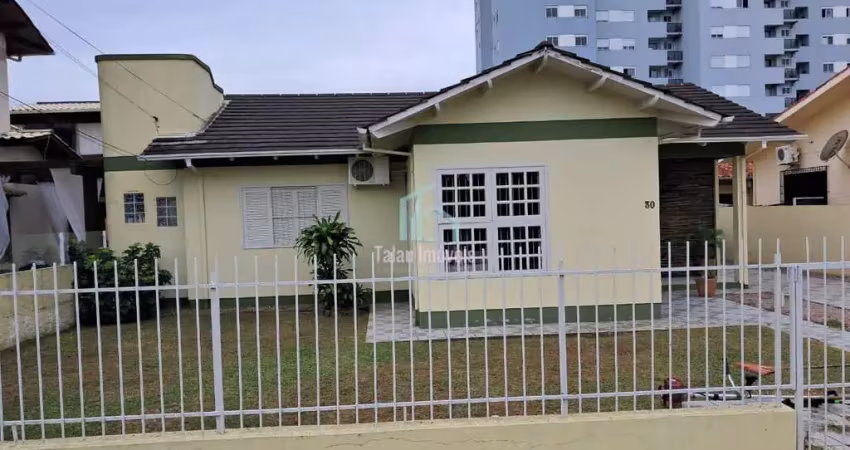 Casa de alvenaria a venda com uma área construída,com  mais de 383,42m2.