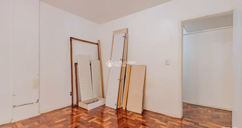 Localização excelente!! apartamentos amplo com 2 dormitórios, sala, cozinha com área de serviço, banheiros com ventilação direta. garagem, sala de festas com área verde com acesso direto dos proprietá