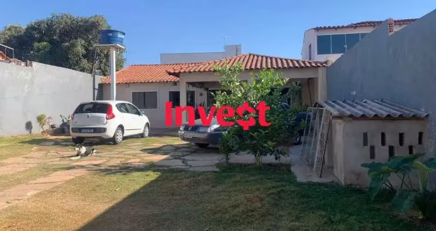 Casa com 3 quartos, sendo 2 suítes, lote de 500m², dentro de condomínio no conjunto 05 em arniqueiras.
