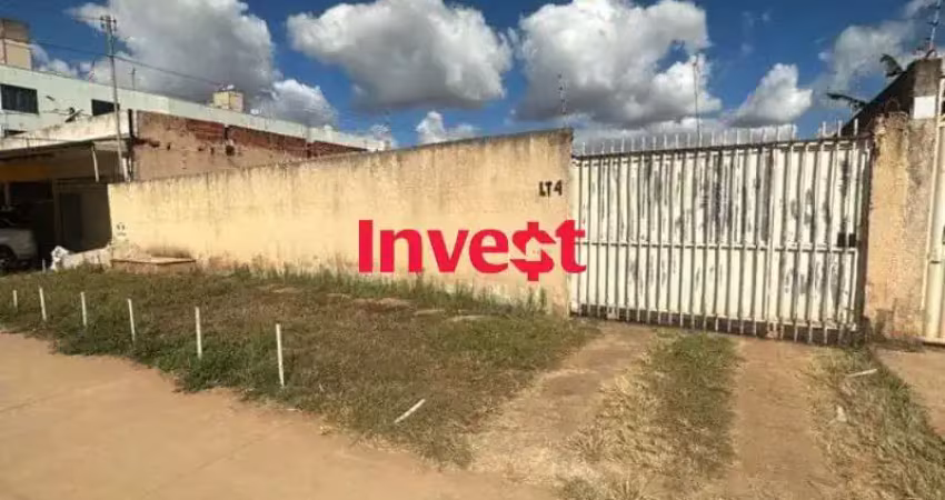 Terreno comercial, base pronta para 2 lojas e 2 apt, 2 casas construídas no fundo, área total de 400m² na rua 08 em vicente pires.