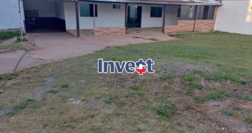 Casa simples quitada e escriturada com 2 quartos, fora de condomínio, lote de 480m², na rua 01 em colônia agrícola samambaia.