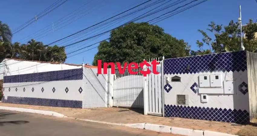 Casa com 2 pavimentos, 6 quartos, lote de 1.000m², dentro de condomínio vazado para a via estrutural na rua 12 em vicente pires.