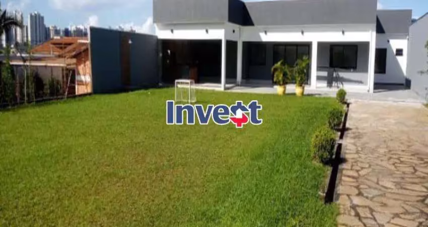 Casa moderna, alto padrão, dentro de condomínio, 4 quartos, churrasqueira, boa localização com lote de 800m² no conjunto 06 em arniqueiras