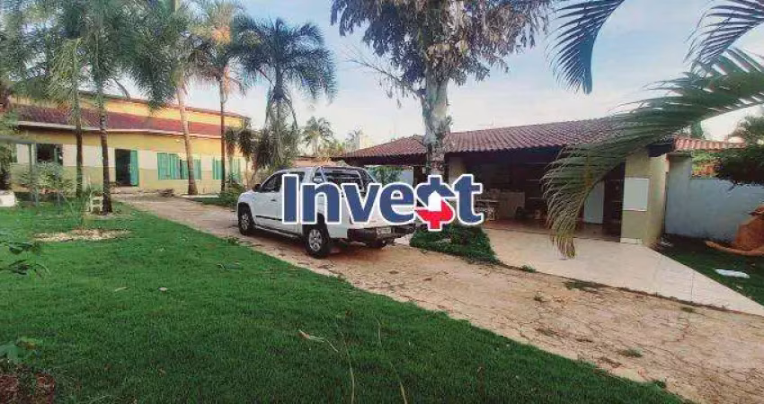 Casa com 3 suítes, ótima localização, dentro de condomínio, churrasqueira, lote de 800m² na rua 06 em vicente pires.