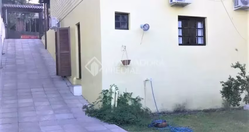 Ótima casa 3 dormitórios 2 banheiros e perto de tudo zona sul
