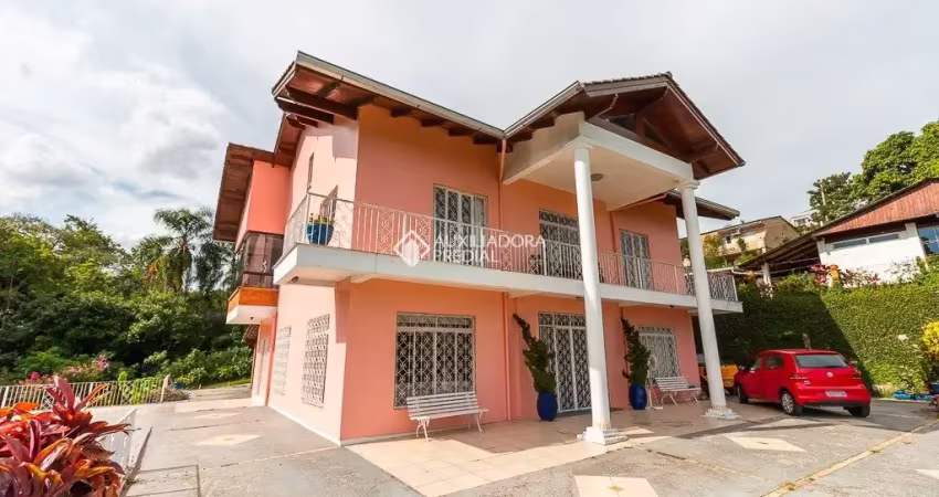 Mansão na vila nova com quase 2 hectares e uma mansão com 3 suites e até um lago