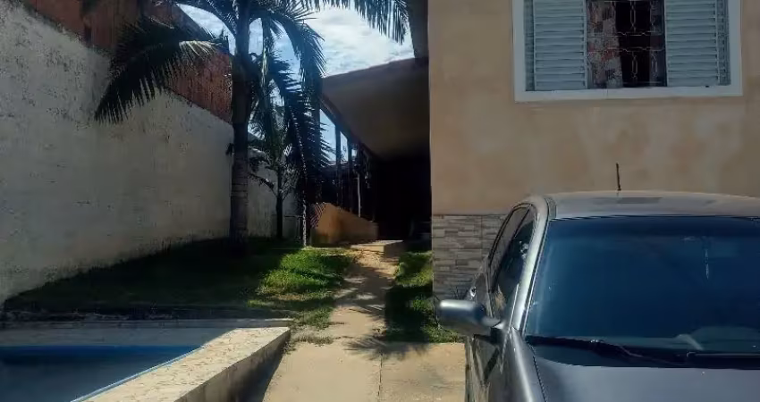 Casa com 245m² de terreno- construída 90m² - 2 dormitórios -santa herminia