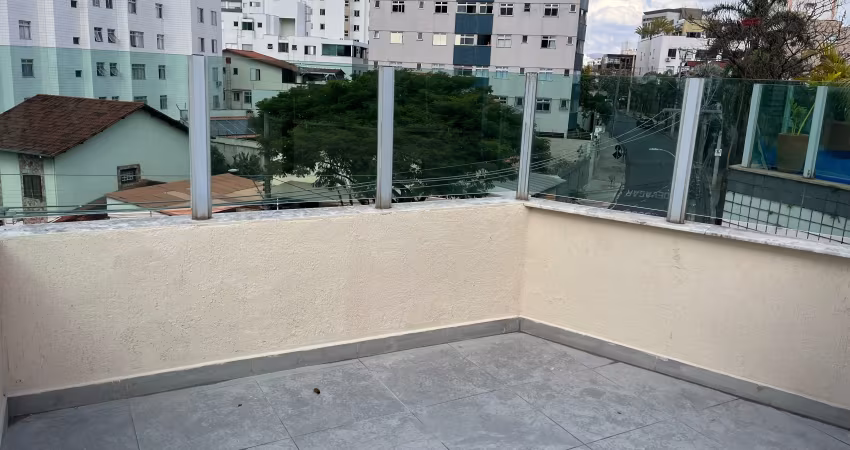 Cobertura prédio individual 02 quartos reformada melhor preço