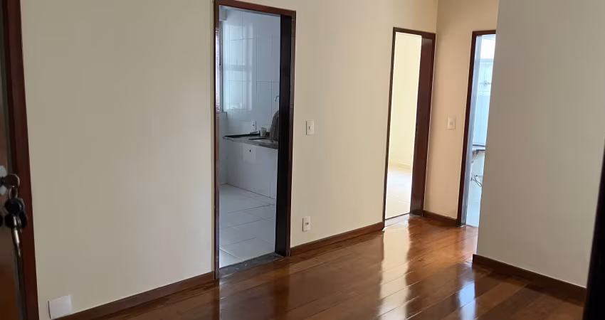 Apto 03 quartos prédio pequeno com área privativa melhor localização do palmares