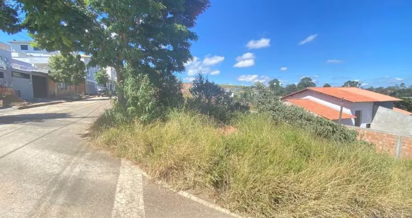 Terreno em condomínio fechado à venda na Rua Antônio Teixeira de Marcenes, 03, São Marcos, Conselheiro Lafaiete