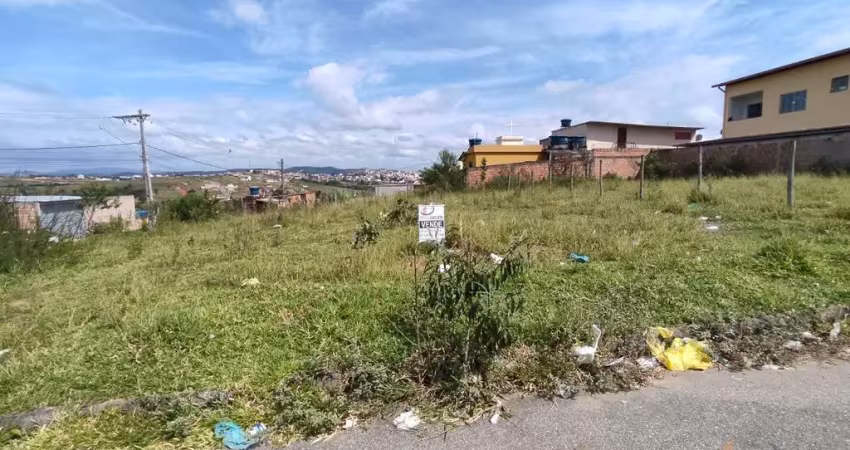 Terreno à venda na Rua Lopes Franco, 6, Parque Montreal, Conselheiro Lafaiete
