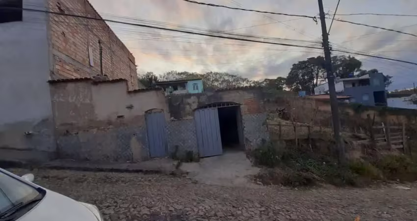 Terreno em condomínio fechado à venda na Rua Dionísio Pinto Rezende, 605, Bellavinha, Conselheiro Lafaiete