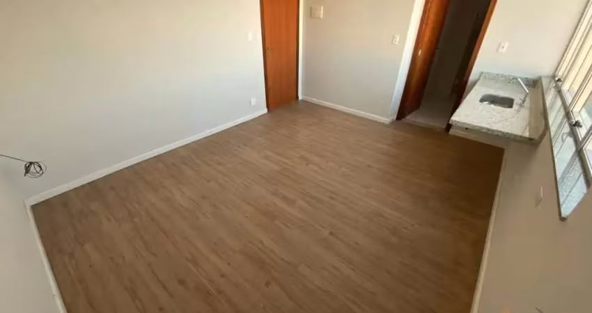 Sala comercial para alugar na Avenida Prefeito Telesforo Cândido de Rezende, 142, Centro, Conselheiro Lafaiete
