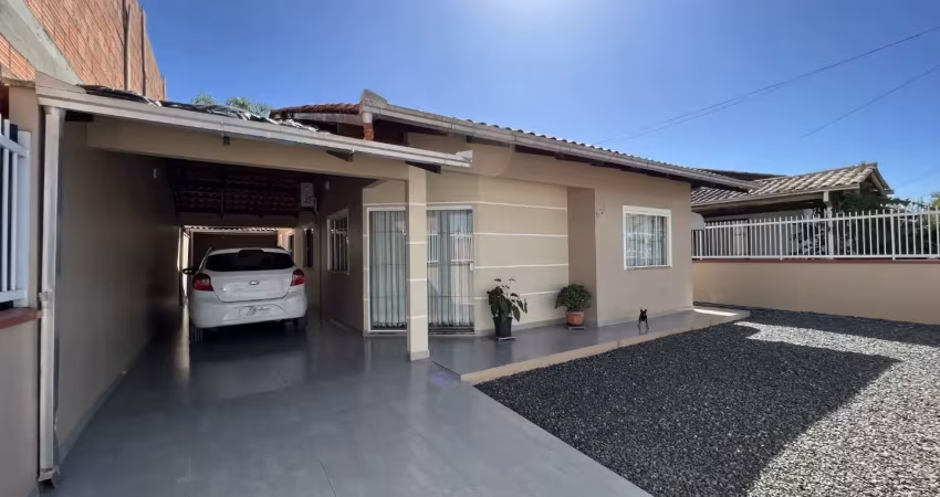 Casa mobiliada, sozinha no terreno, 600 metros do mar, 3 dormitórios, sendo 1 suíte, itacolomi, baln. piçarras-sc.