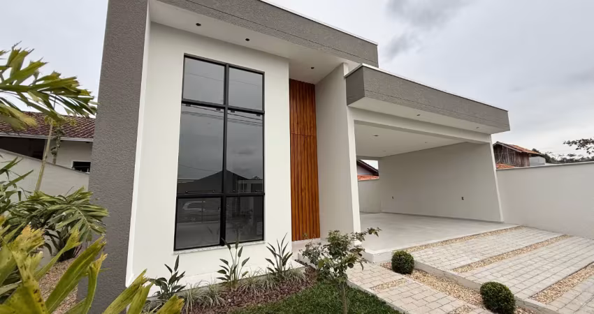 Casa nova, sozinha no terreno, 3 dormitórios, sendo 1 suíte, itajuba, barra velha-sc.
