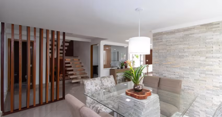Belíssimo sobrado novo requinte e qualidade em todos os ambientes com arquitetura moderna . rua com sistema segurança física , localização nobre ao pé da serra da cantareira!!