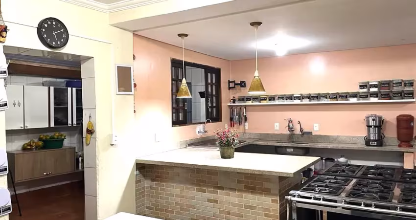 Oportunidade única!! valor abaixo do mercado sobrado reformado  de esquina  com ambientes amplos !! zona mista 2 entradas  prox. á engenheiro caetano álvares