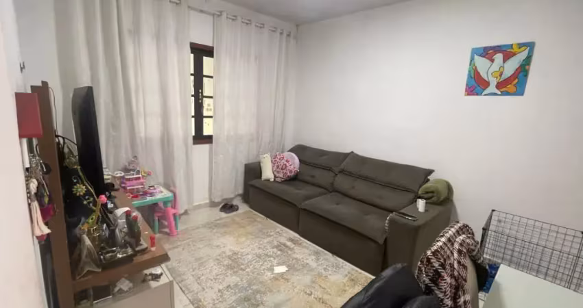 Vendo  casa térrea - na vila suíssa-  com 2 quartos- e quintal amplo