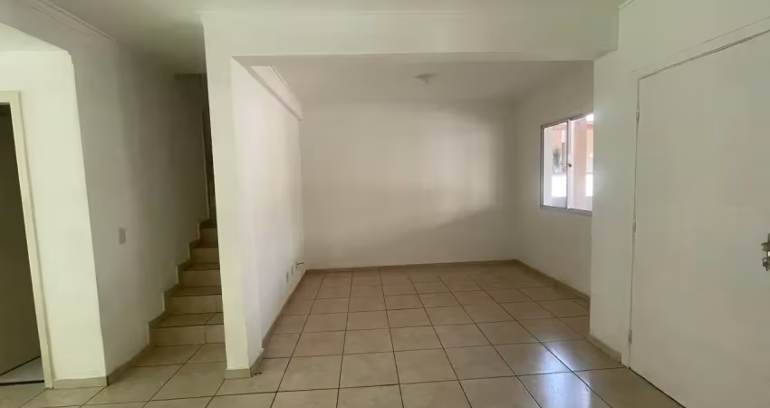 Ótimo sobrado em condomínio fechado com 3 quartos e lazer pra família