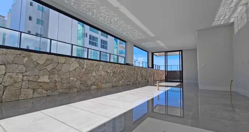 Cobertura duplex com piscina e jacuzzi quadra mar na praia brava