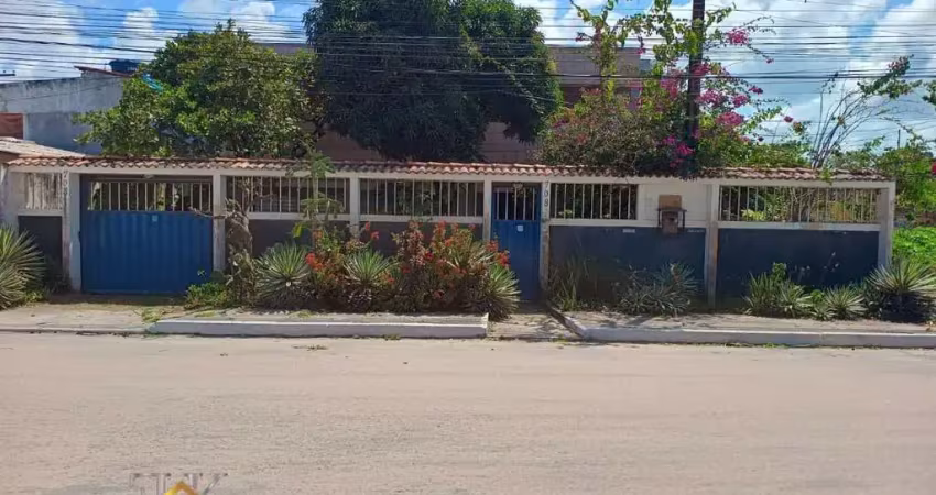 Vendo casa duplex em costa azul com 4 quartos toda solta na avenida
