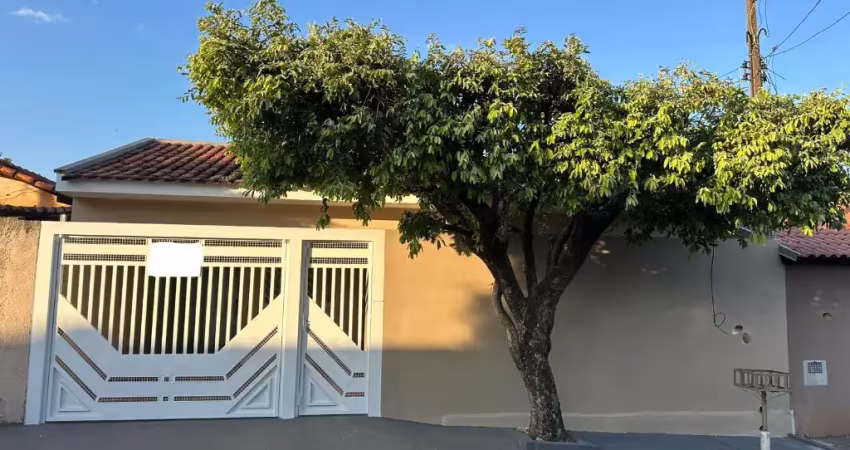 Casa vende-se no bairro maria lucia em são josé do rio preto/sp  260 mil 3 dormitórios 2 salas cozinha 2 banheiros garagem para 1 carro área gourmet com churrasqueira aceita financiamento