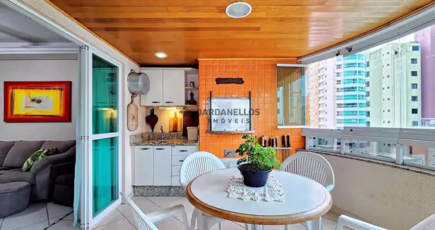 Apartamento com 3 quartos, 3 vagas e sacada com churrasqueira no centro.