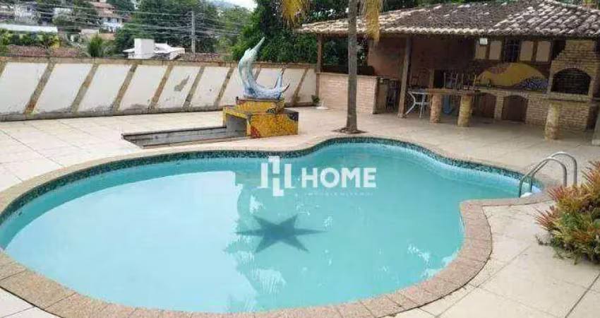 Ótima casa no badu, composta por 5 quartos e 4 suítes, lazer completo!