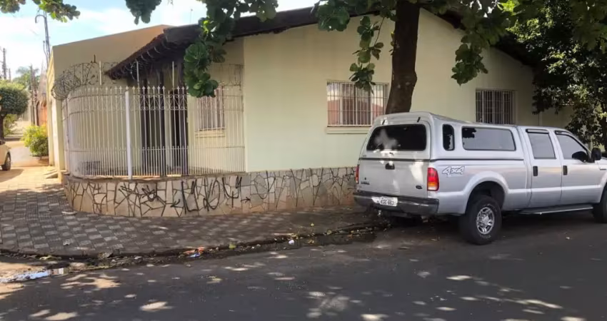 Oportunidade, casa de esquina no jardim higienópolis - bauru -sp, com duas suítes, duas salas, a duas quadras da avenida duque de caxias.