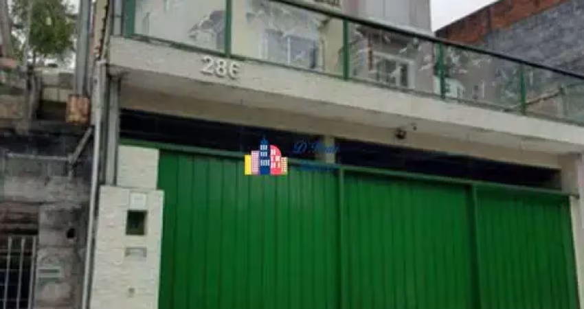 Linda casa com terreno nos fundos para construção de piscina ou edícula em cotia sp.