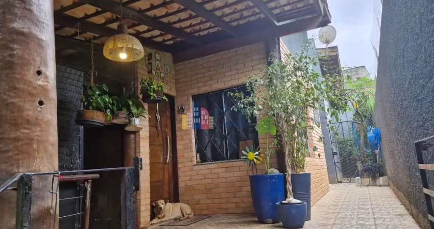 Excelente casa com jardim, arvores frutíferas e horta no condomínio residencial santa helena!