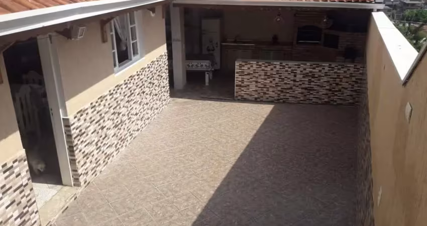 Excelente casa em jandira, são 3 dormitórios, sendo 01 suite, 03 banheiros.