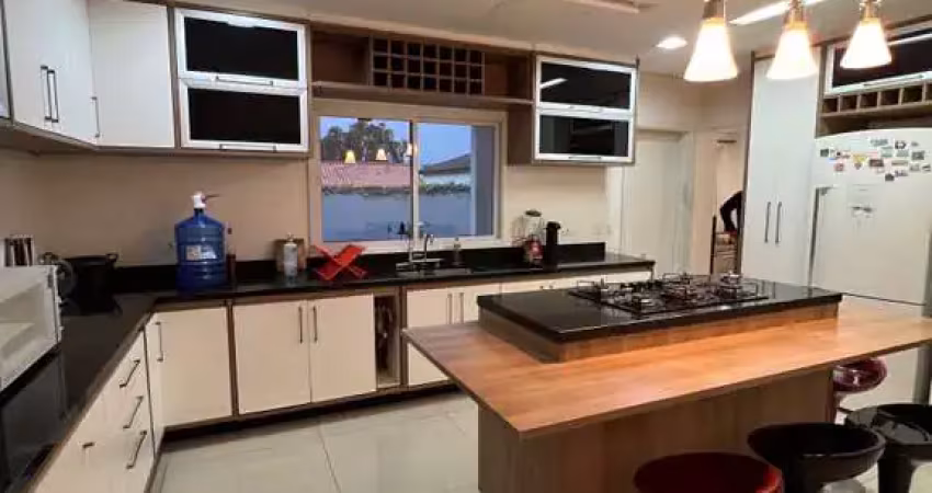 Linda casa mobiliada no condomínio tarumã em santana de parnaíba.