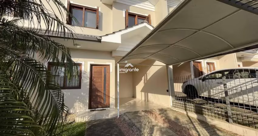 Sobrado espaçoso e elegante com 3 dormitórios e pátio, bairro arroio grande